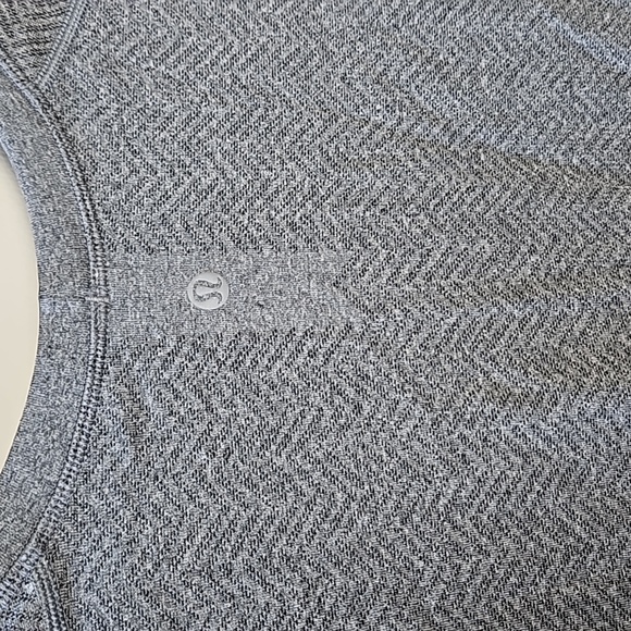 Lululemon t-shirt - Picture 3 of 5